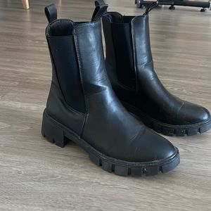 Black Chelsea Boot Size 10